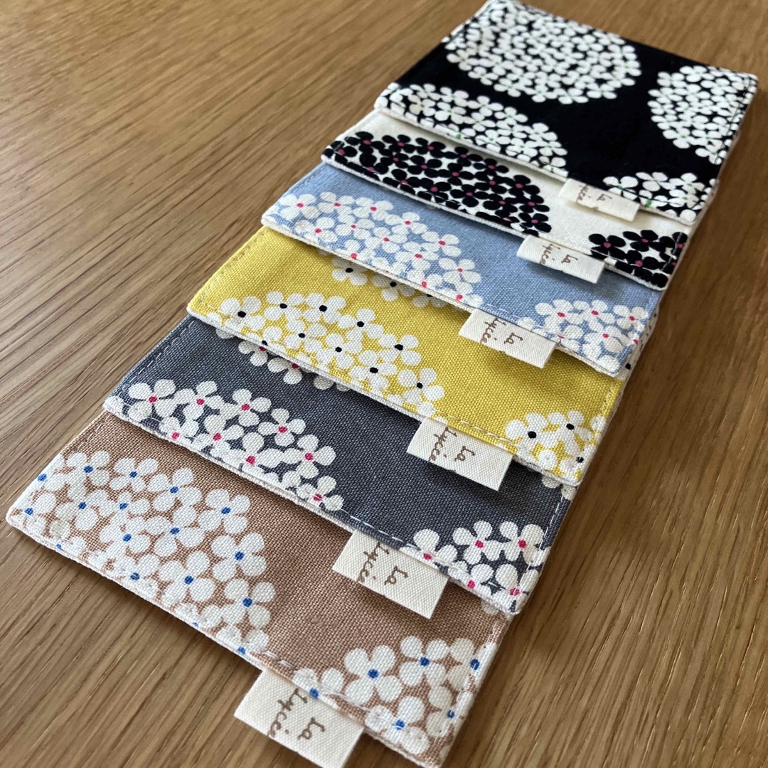 ハンドメイド コースター 6枚 北欧 サークルお花柄 6色 ハンドメイドの生活雑貨(キッチン小物)の商品写真