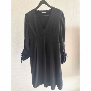 ザラ(ZARA)のZARA ザラ　M 黒　ワンピース　膝(ひざ丈ワンピース)