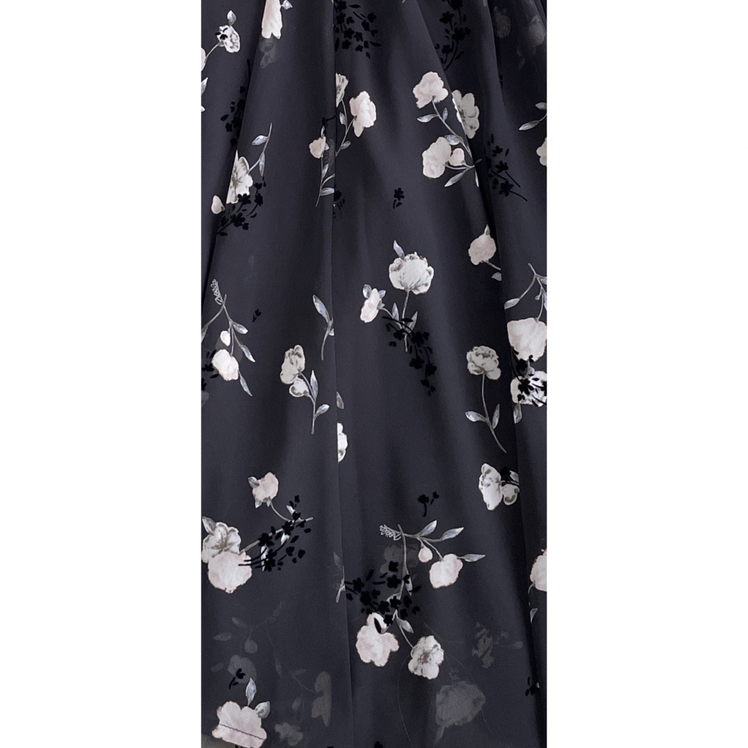 Noela(ノエラ)の美品 Noela シフォンスカート  花柄　黒　S レディースのスカート(ひざ丈スカート)の商品写真