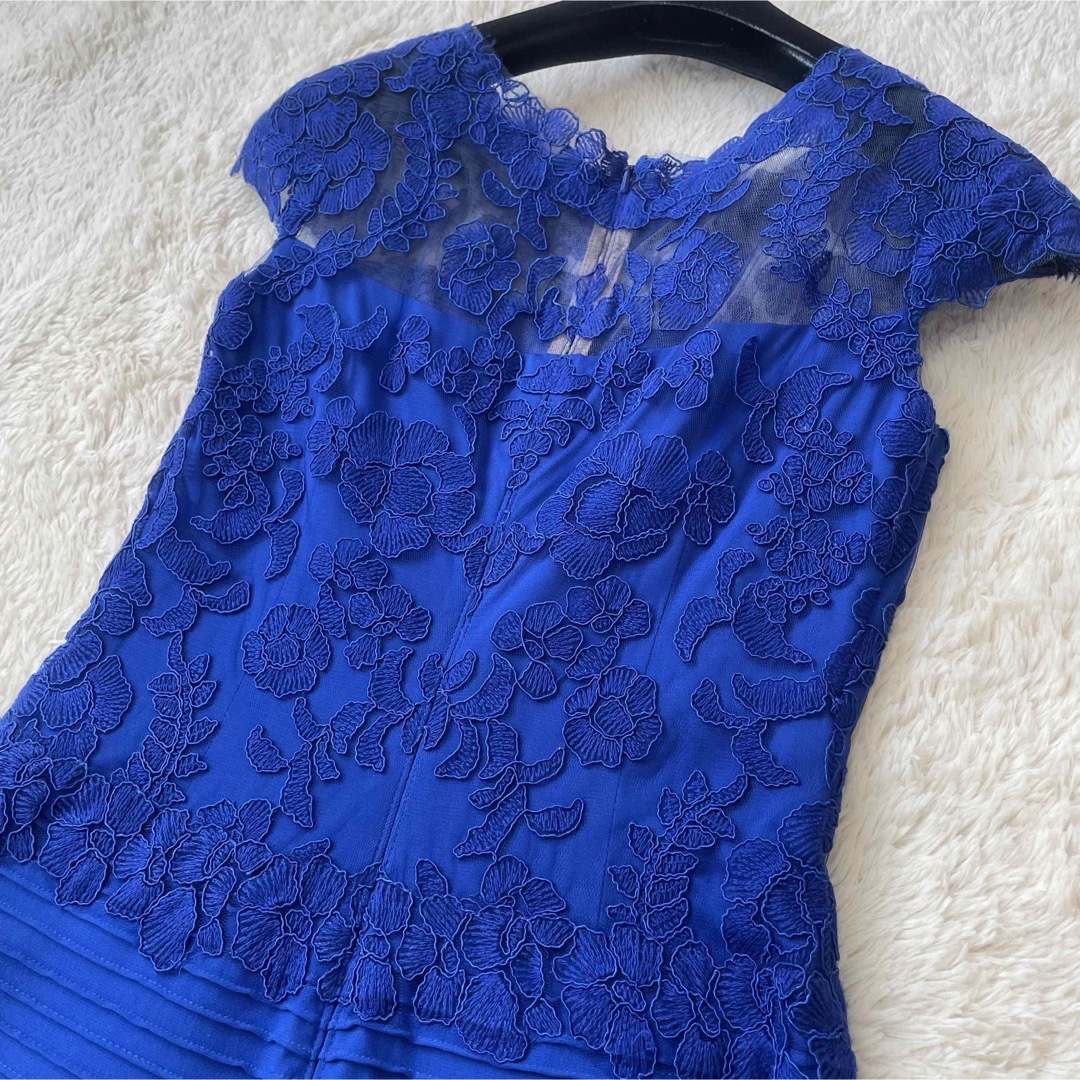 TADASHI SHOJI(タダシショウジ)の美品　タダシショージ　フラワーレースドレス　ワンピース　ロイヤルブルー レディースのワンピース(ひざ丈ワンピース)の商品写真