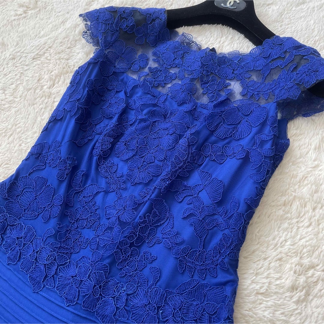 TADASHI SHOJI(タダシショウジ)の美品　タダシショージ　フラワーレースドレス　ワンピース　ロイヤルブルー レディースのワンピース(ひざ丈ワンピース)の商品写真