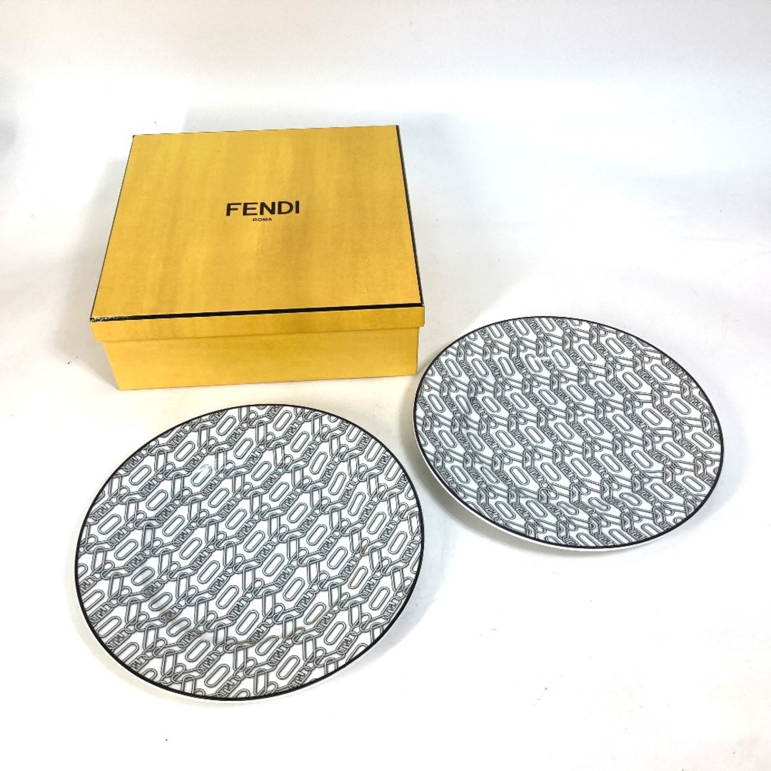 FENDI(フェンディ)のフェンディ FENDI オーロック プレート 2点 7AC047 ホワイト磁器 食器 インテリア 2枚セット ペア サイドプレート お皿 ポーセリン ホワイト 未使用 インテリア/住まい/日用品のキッチン/食器(食器)の商品写真