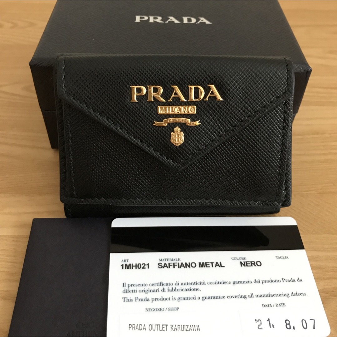 新品同様　極美品　PRADA プラダ　三つ折り財布　ミニ財布　ブラック　 | フリマアプリ ラクマ