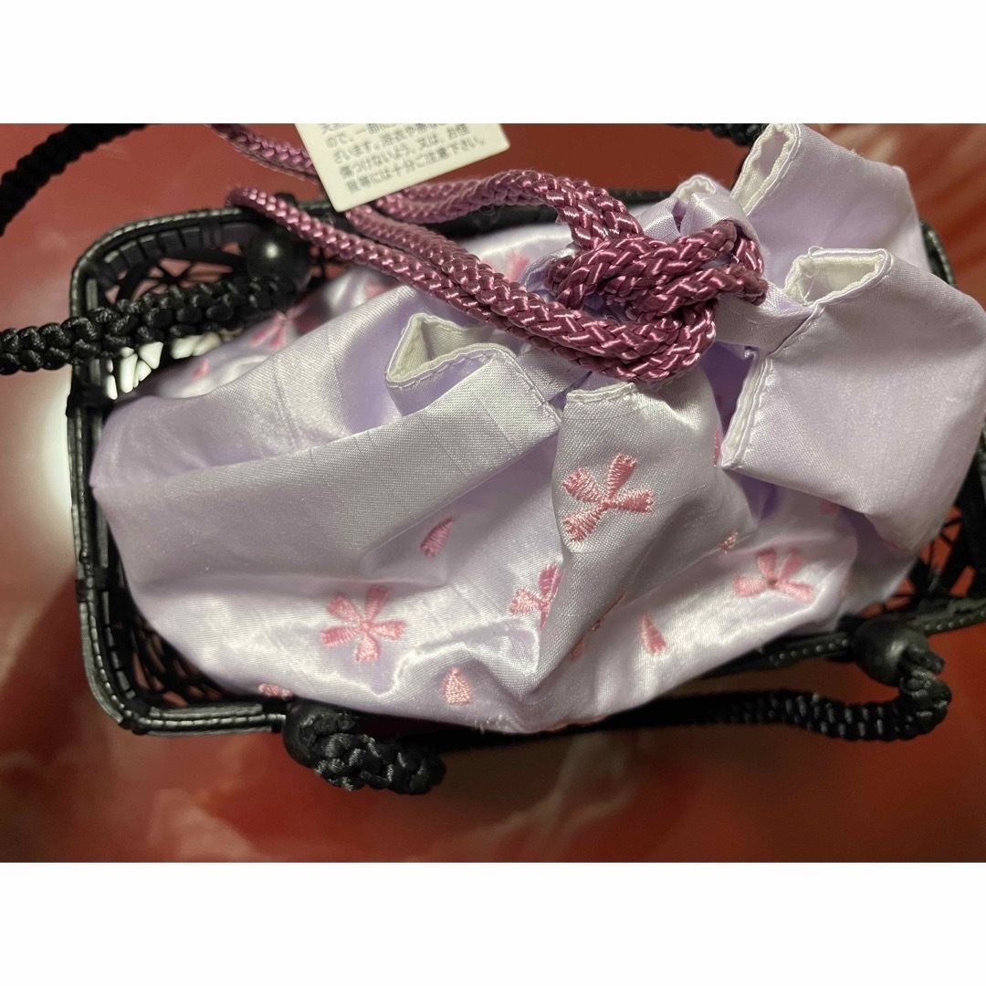 夏　浴衣用カゴ巾着　高級巾着桜柄刺繍付　新品未使用 レディースのバッグ(かごバッグ/ストローバッグ)の商品写真