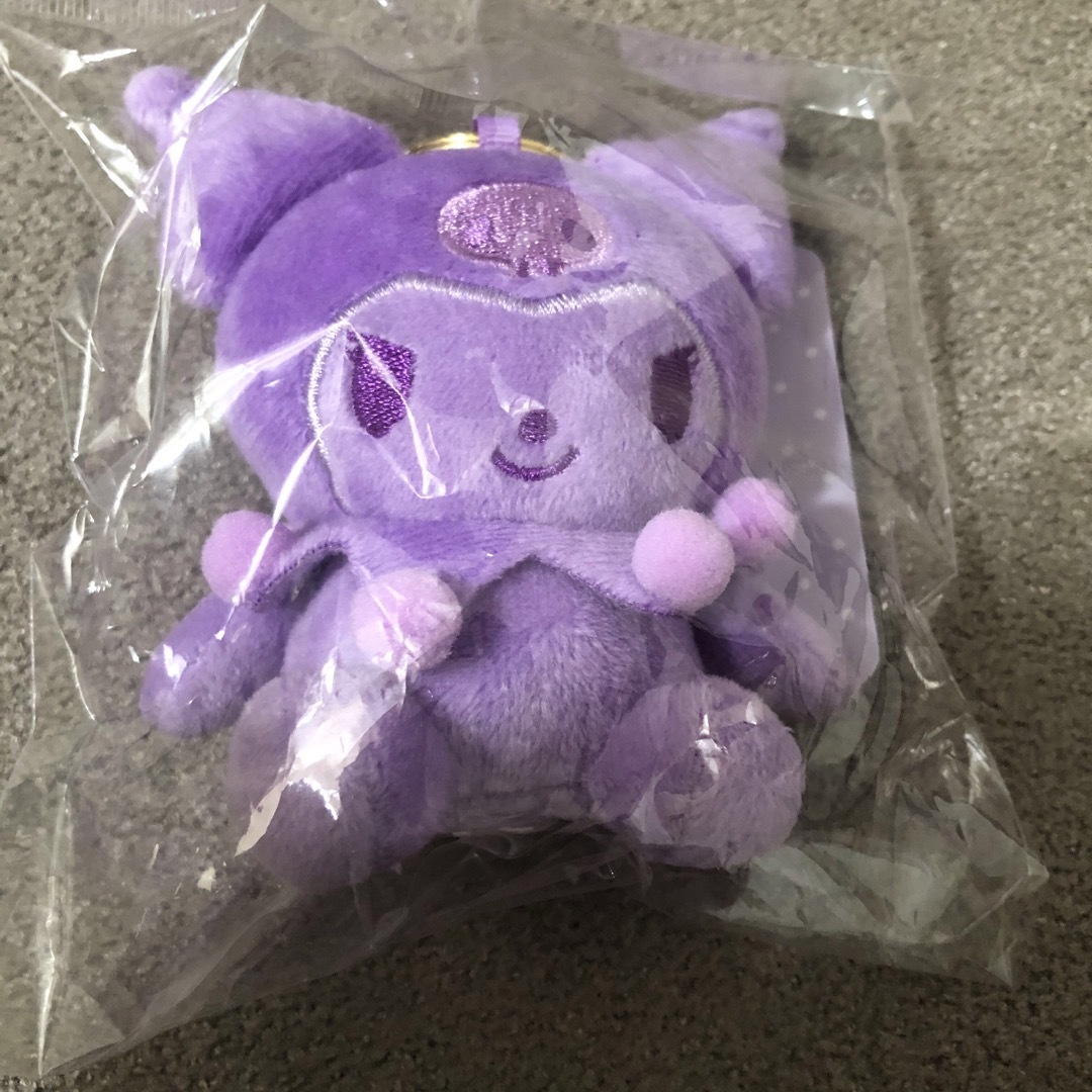サンリオキャラクター 紫色 ぬいぐるみキーホルダー サンリオ - サンリオくすみカラークロミちゃんマスコット