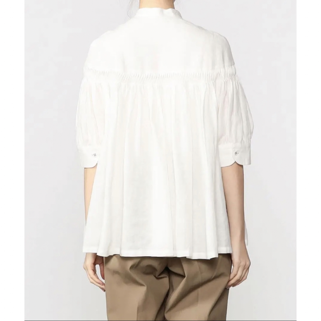 Scye(サイ)の美品　Scye  ベルギーリネン ピンタック半袖シャツ　ホワイト　38 レディースのトップス(シャツ/ブラウス(半袖/袖なし))の商品写真