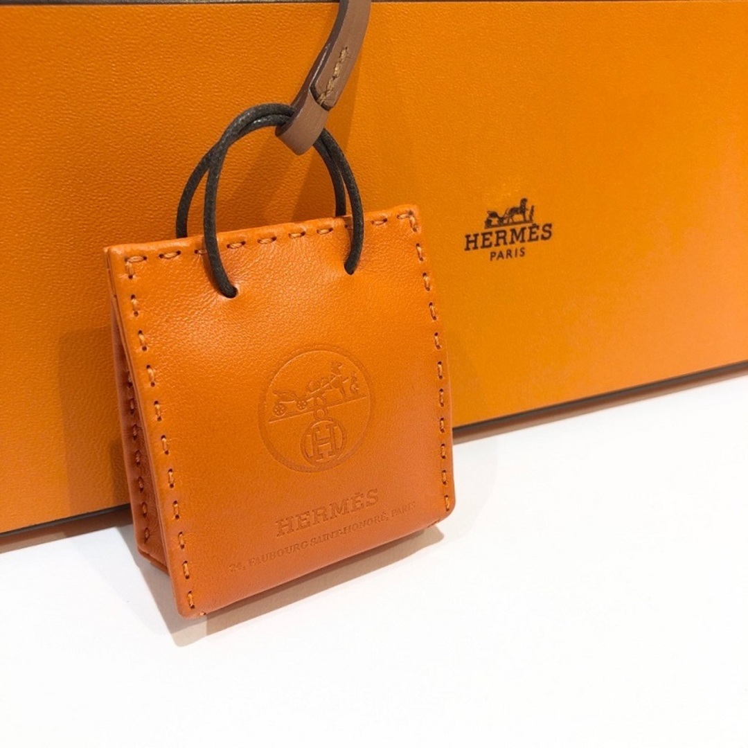 【HERMES】エルメス ショッパー バッグチャーム ヴォー・スウィフト オレンジ/hm03854ar | フリマアプリ ラクマ