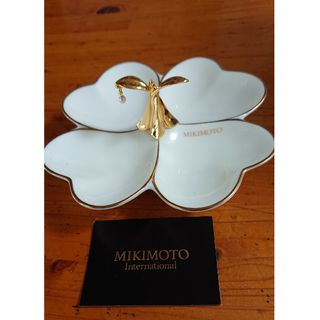 ミキモト(MIKIMOTO)のMIKIMOTO  四葉のクローバー　パール付き　ジュエリートレイ　小皿(小物入れ)