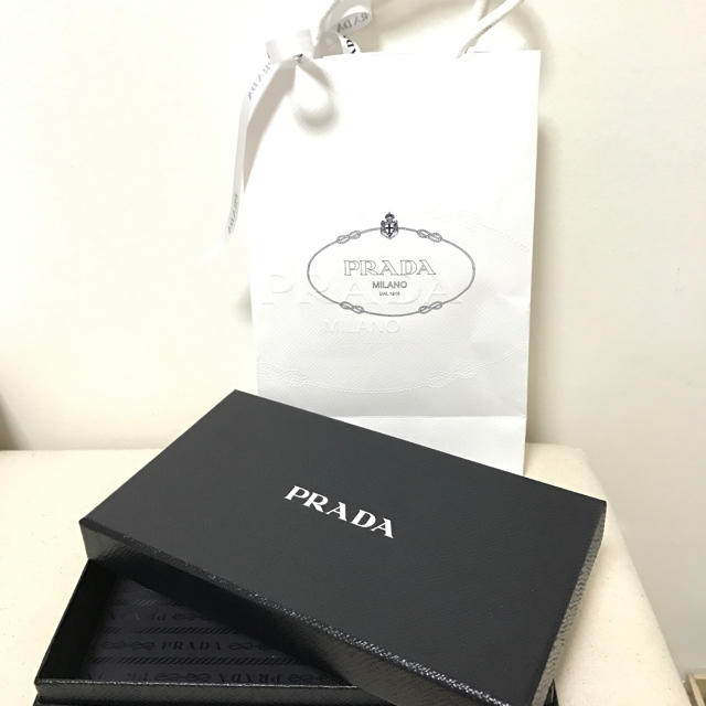 PRADA(プラダ)の新品 PRADA ボックス(長財布用の箱)&ショップ袋&リボン レディースのファッション小物(その他)の商品写真