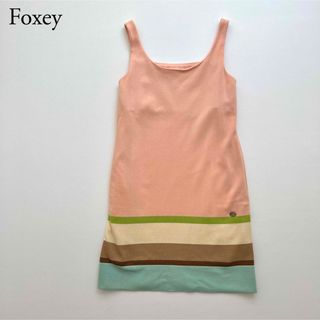 フォクシー(FOXEY)の【美品】 Foxey フォクシー　ニットワンピース　ロゴプレート(ひざ丈ワンピース)