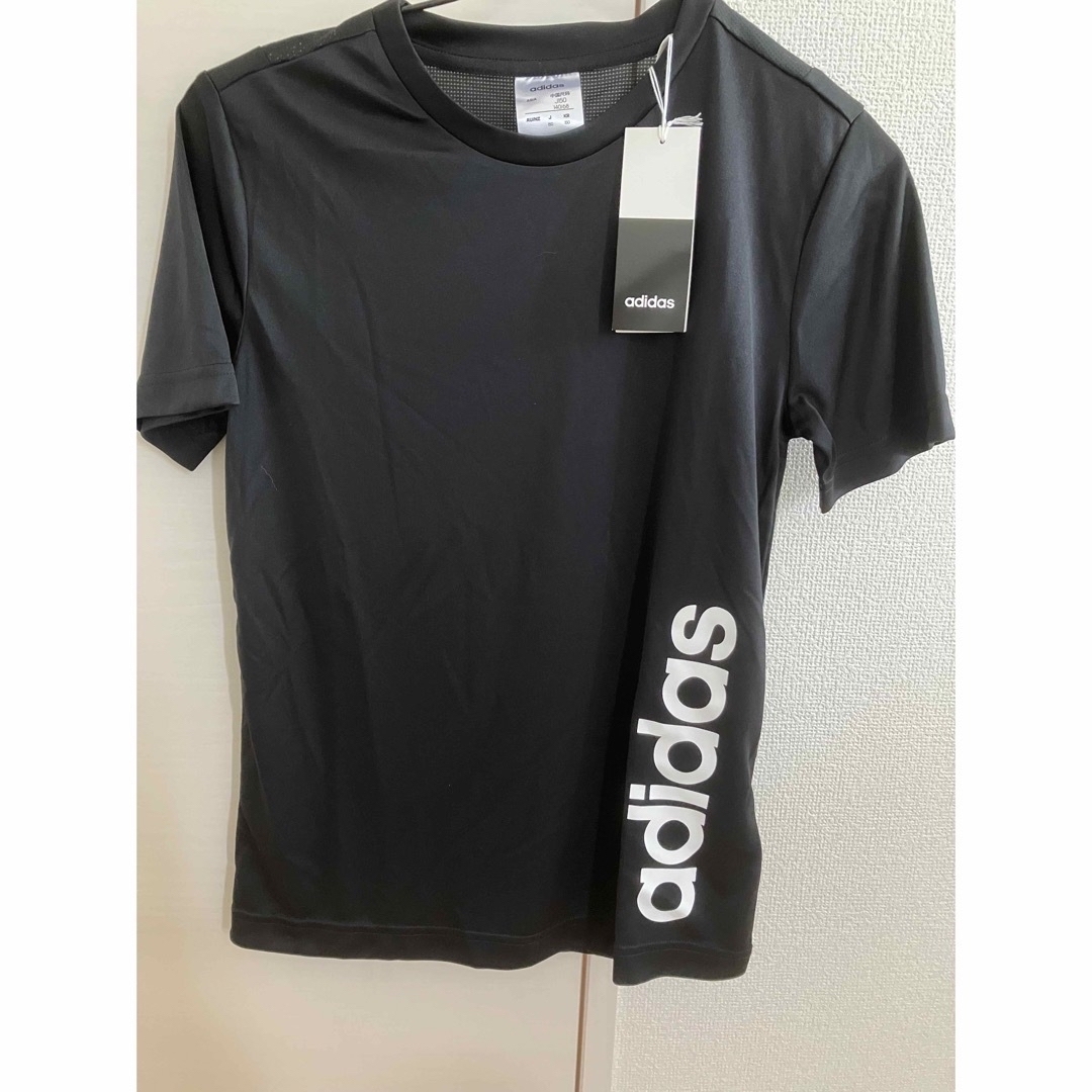 adidas(アディダス)のアディダス　Tシャツ　150 スポーツ　未使用 キッズ/ベビー/マタニティのキッズ服男の子用(90cm~)(Tシャツ/カットソー)の商品写真