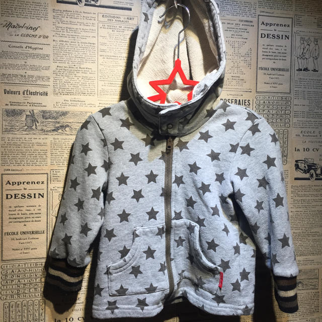 mou jon jon(ムージョンジョン)のmou jonjon ムージョンジョン 星柄パーカー size 95 キッズ/ベビー/マタニティのキッズ服男の子用(90cm~)(その他)の商品写真