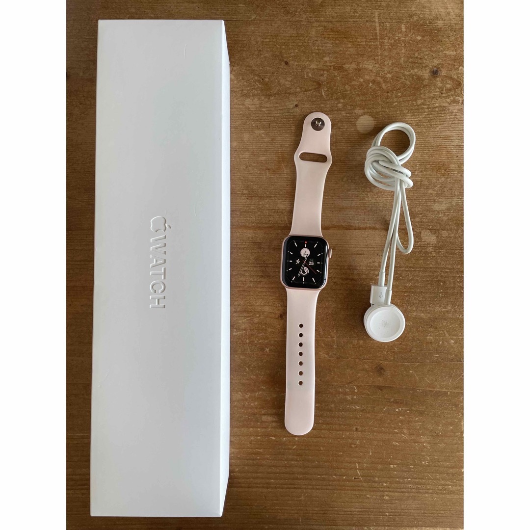 Apple Watch(アップルウォッチ)のApple Watch Series 4 40mm Pink スマホ/家電/カメラのスマートフォン/携帯電話(その他)の商品写真