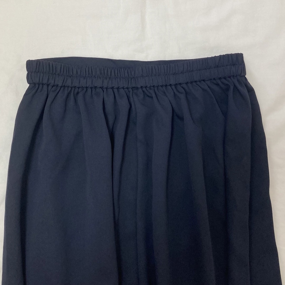 GU(ジーユー)のご専用商品　新品GUサテンフレアロングスカートSBネイビーM レディースのスカート(ロングスカート)の商品写真