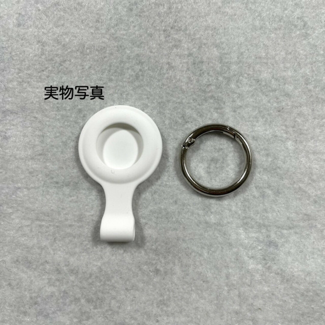 白 エアタッグ ケース シリコン カバー 紛失防止 AirTag キーホルダー スマホ/家電/カメラのスマホアクセサリー(その他)の商品写真