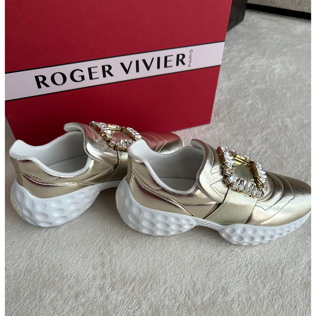 ROGER VIVIER(ロジェヴィヴィエ)の新品未使用！ロジェヴィヴィエ　ヴィヴランビジュースニーカー レディースの靴/シューズ(スニーカー)の商品写真