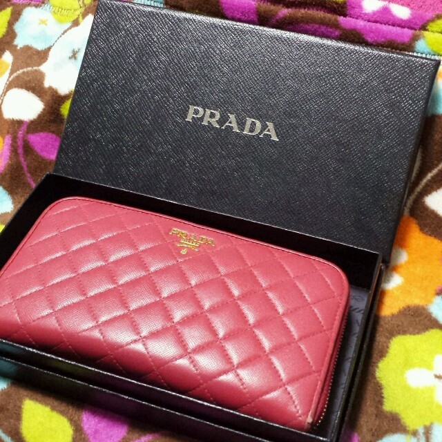 PRADA(プラダ)のプラダ★長財布　キルティング　ピンク　PRADA レディースのファッション小物(財布)の商品写真