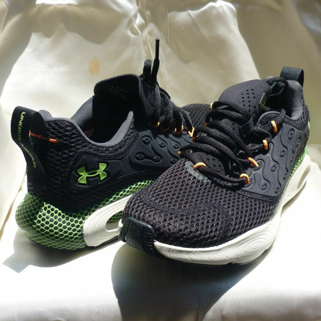 UNDER ARMOUR アンダーアーマー　靴　黒