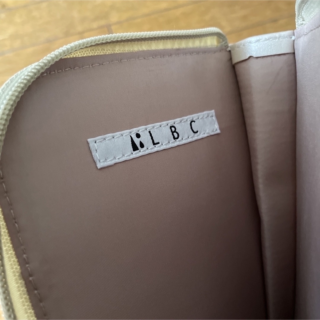 Lbc(エルビーシー)のLBC ミニショルダー　ショルダーポーチ　新品 レディースのバッグ(ショルダーバッグ)の商品写真