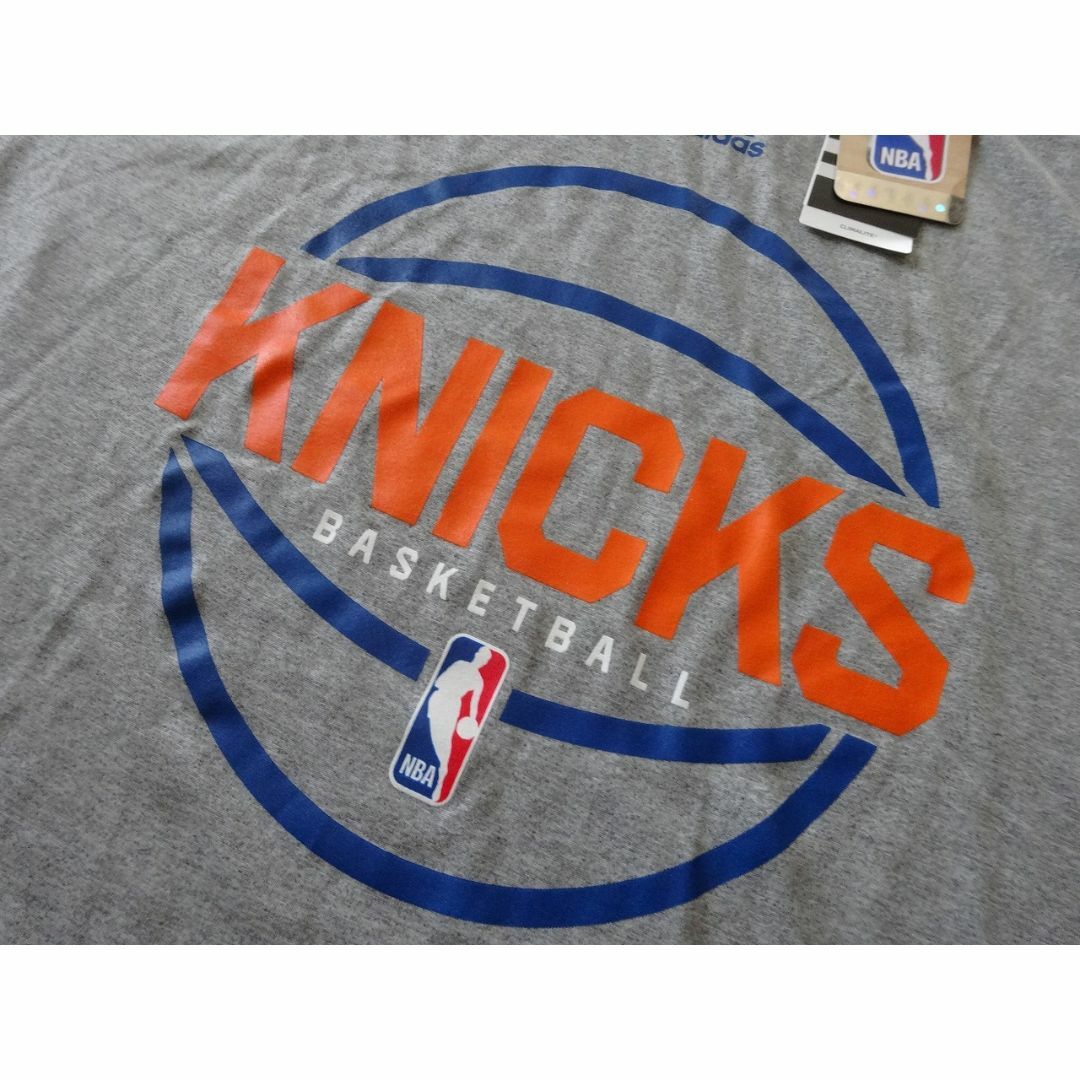 adidas(アディダス)の送料込 新品★adidas NBA NY NICKS Tシャツ us.L(4L) メンズのトップス(Tシャツ/カットソー(半袖/袖なし))の商品写真
