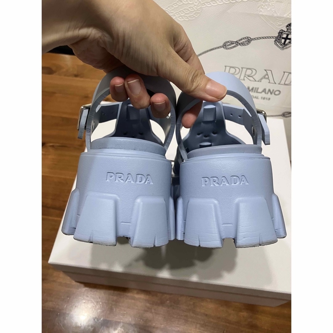 PRADA(プラダ)の珠理様専用PRADAプラダ正規店購入2023今期モデルフォームラバーサンダル35 レディースの靴/シューズ(サンダル)の商品写真