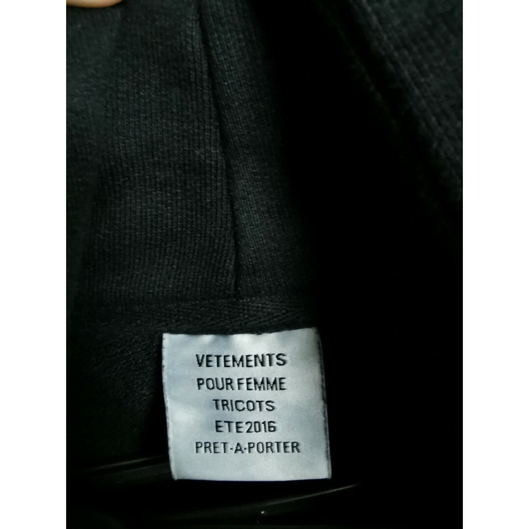 【新品未使用】VETEMENTS ヴェトモン　パーカー　黒　L-XL相当