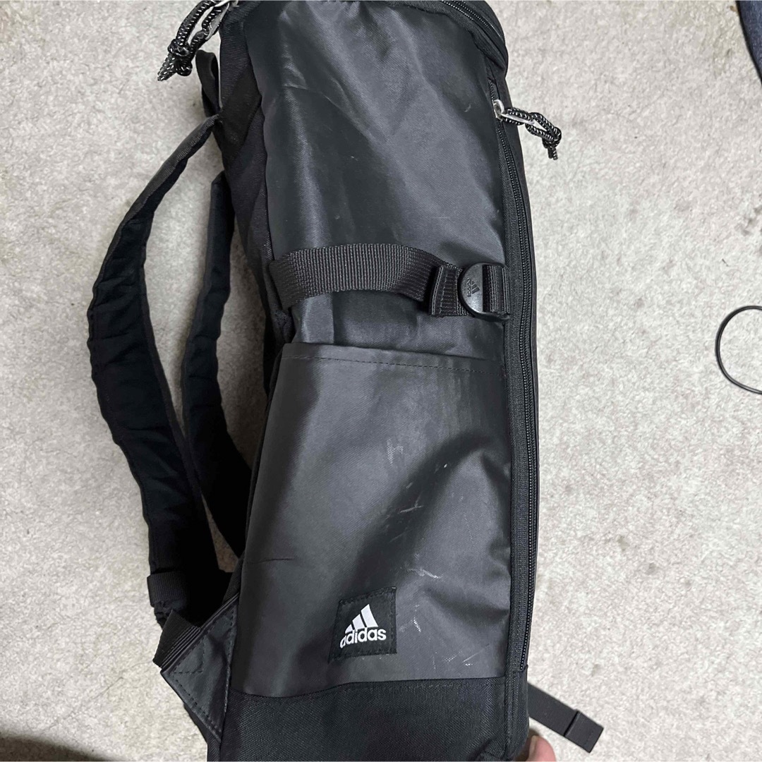 adidas(アディダス)のアディダス    リュック　黒✖️金　中古 メンズのバッグ(バッグパック/リュック)の商品写真