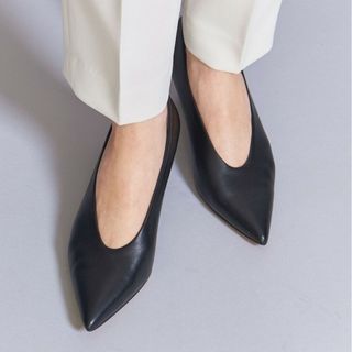 ビューティアンドユースユナイテッドアローズ(BEAUTY&YOUTH UNITED ARROWS)の【極美品】レザー Uカット ポインテッドトゥ パンプス(ハイヒール/パンプス)