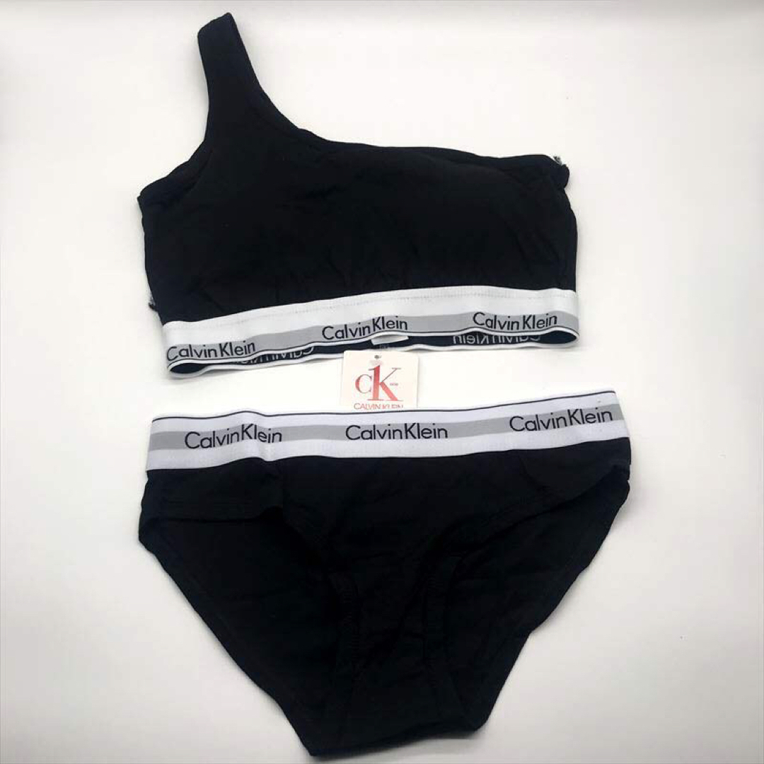 ck Calvin Klein(シーケーカルバンクライン)のカルバンクライン　上下セット　ワンショルダーブラレット&ショーツ　黒下着　M レディースの下着/アンダーウェア(ブラ&ショーツセット)の商品写真