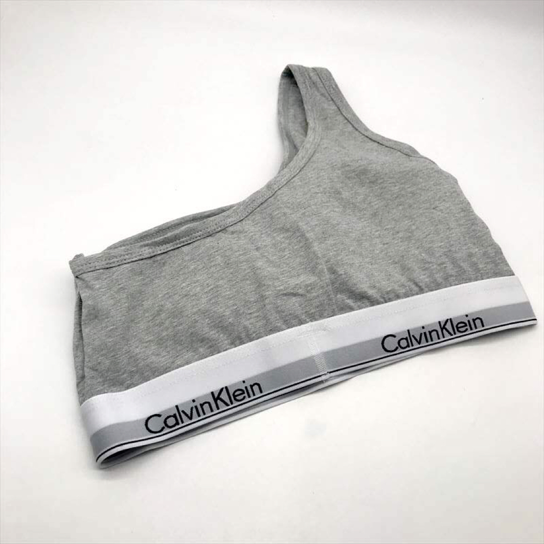 ck Calvin Klein(シーケーカルバンクライン)のカルバンクライン　上下セット　ワンショルダーブラレット&ショーツ　灰　下着　L レディースの下着/アンダーウェア(ブラ&ショーツセット)の商品写真