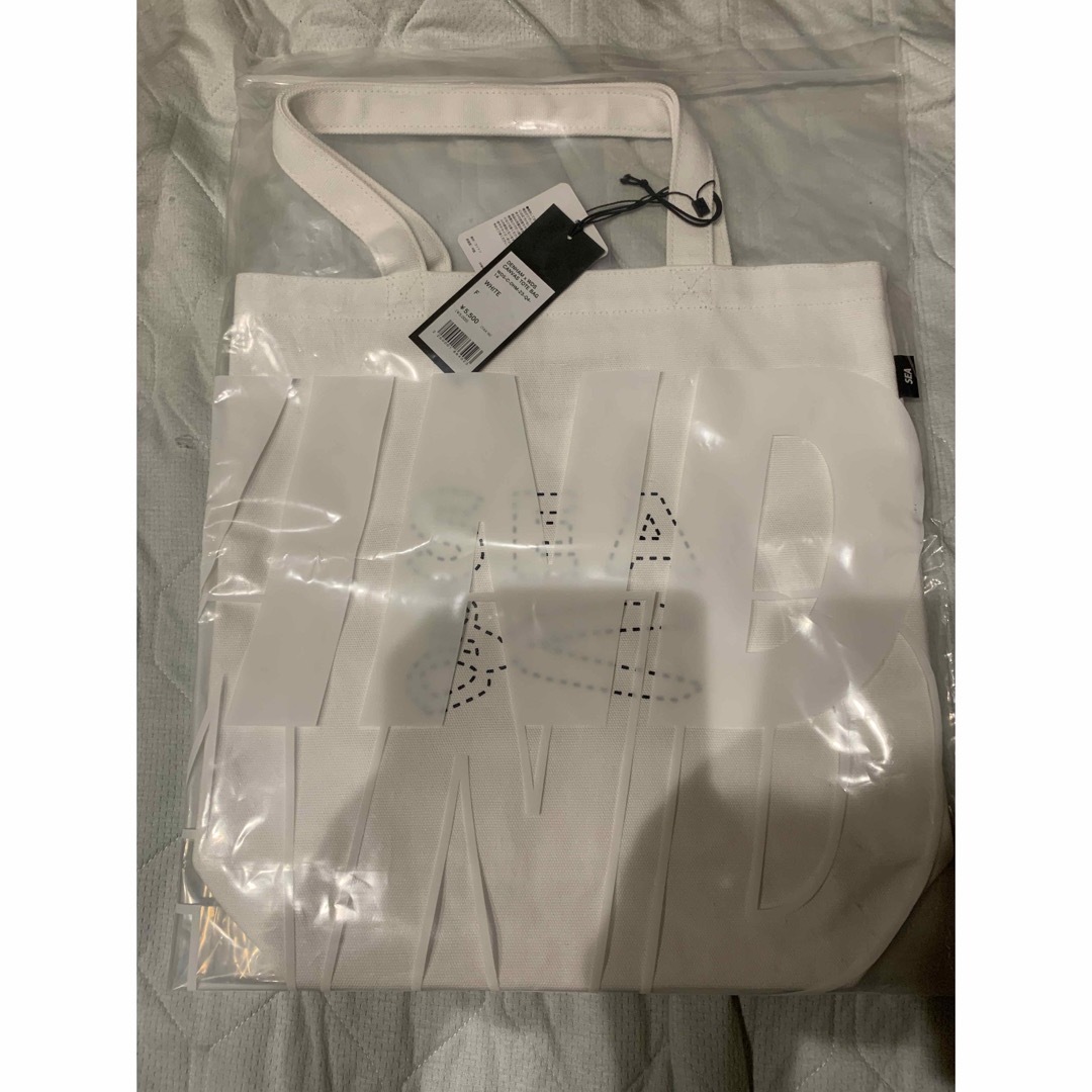 WIND AND SEA(ウィンダンシー)のDENHAM x WDS CANVAS TOTE BAG / WHITE メンズのバッグ(トートバッグ)の商品写真