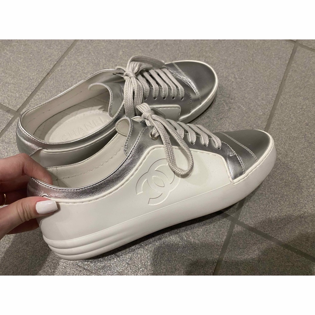 Chanel 23C White Silver Metallic CC Logo Lace Up Flat Runner Trainer  Sneaker 40