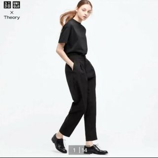 ユニクロ(UNIQLO)のタグ付き新品未使用☆UNIQLO×Theory　タックイージーパンツ(クロップドパンツ)