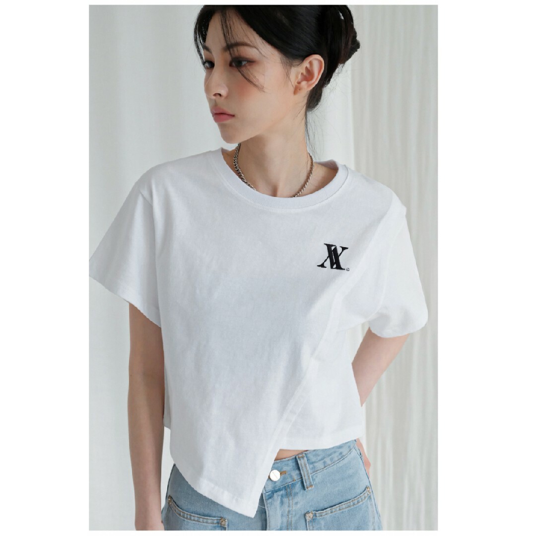 購入価格6500円 韓国 オルチャン ヨジャドル AVANDRESS 白Ｔシャツ レディースのトップス(Tシャツ(半袖/袖なし))の商品写真