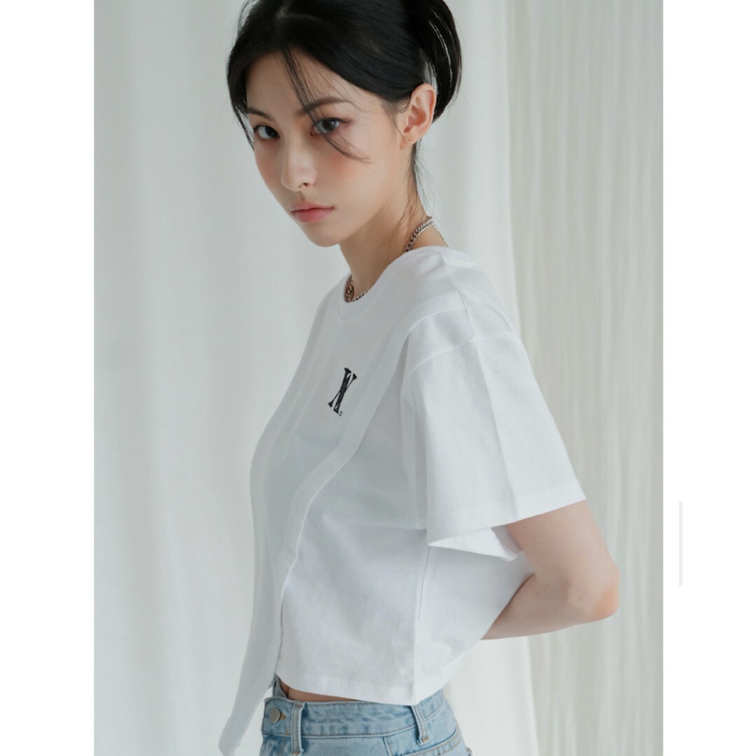 購入価格6500円 韓国 オルチャン ヨジャドル AVANDRESS 白Ｔシャツ レディースのトップス(Tシャツ(半袖/袖なし))の商品写真