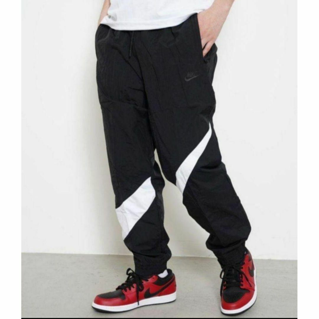 NIKE 黒 ビッグスウッシュ ウーブントラックパンツ ナイロン ジャージ 男性 NIKE 黒 ビッグスウッシュ ウーブントラックパンツ ナイロン ジャージ 男性