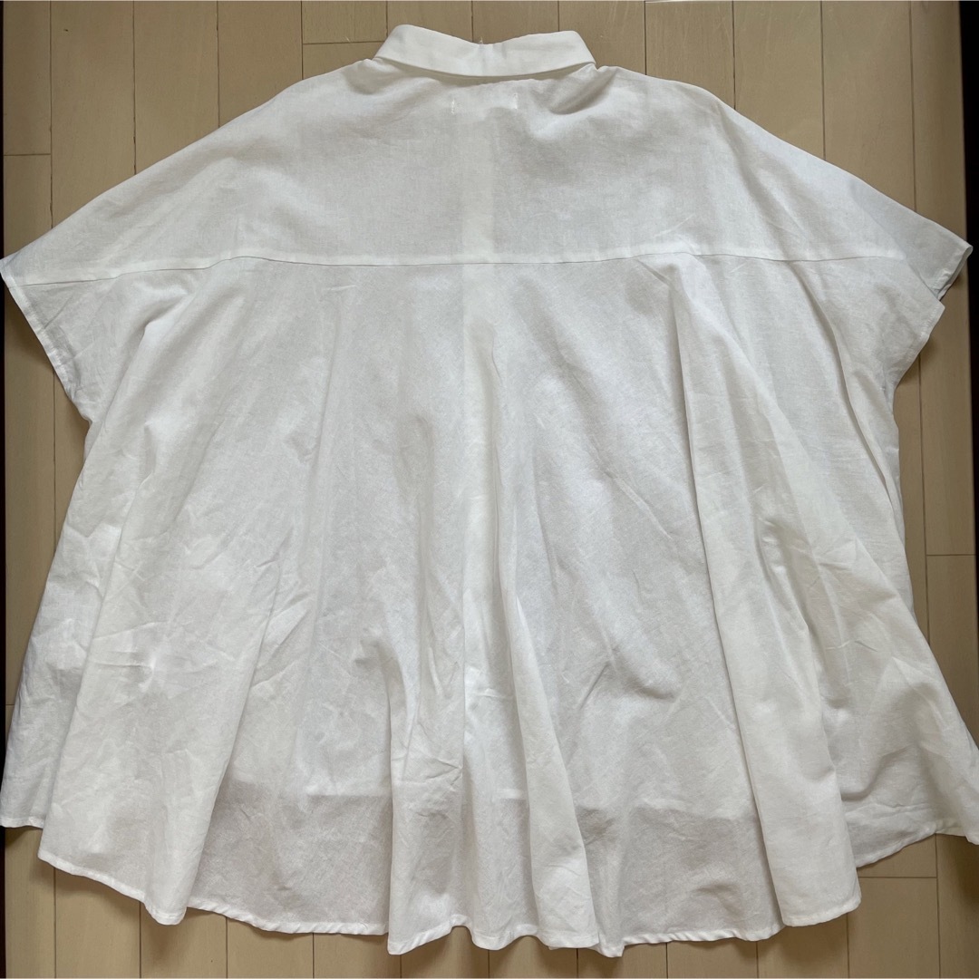 最終値下げ！【新品】antiqua(アンティカ)コットンドレープ半袖白シャツ 2