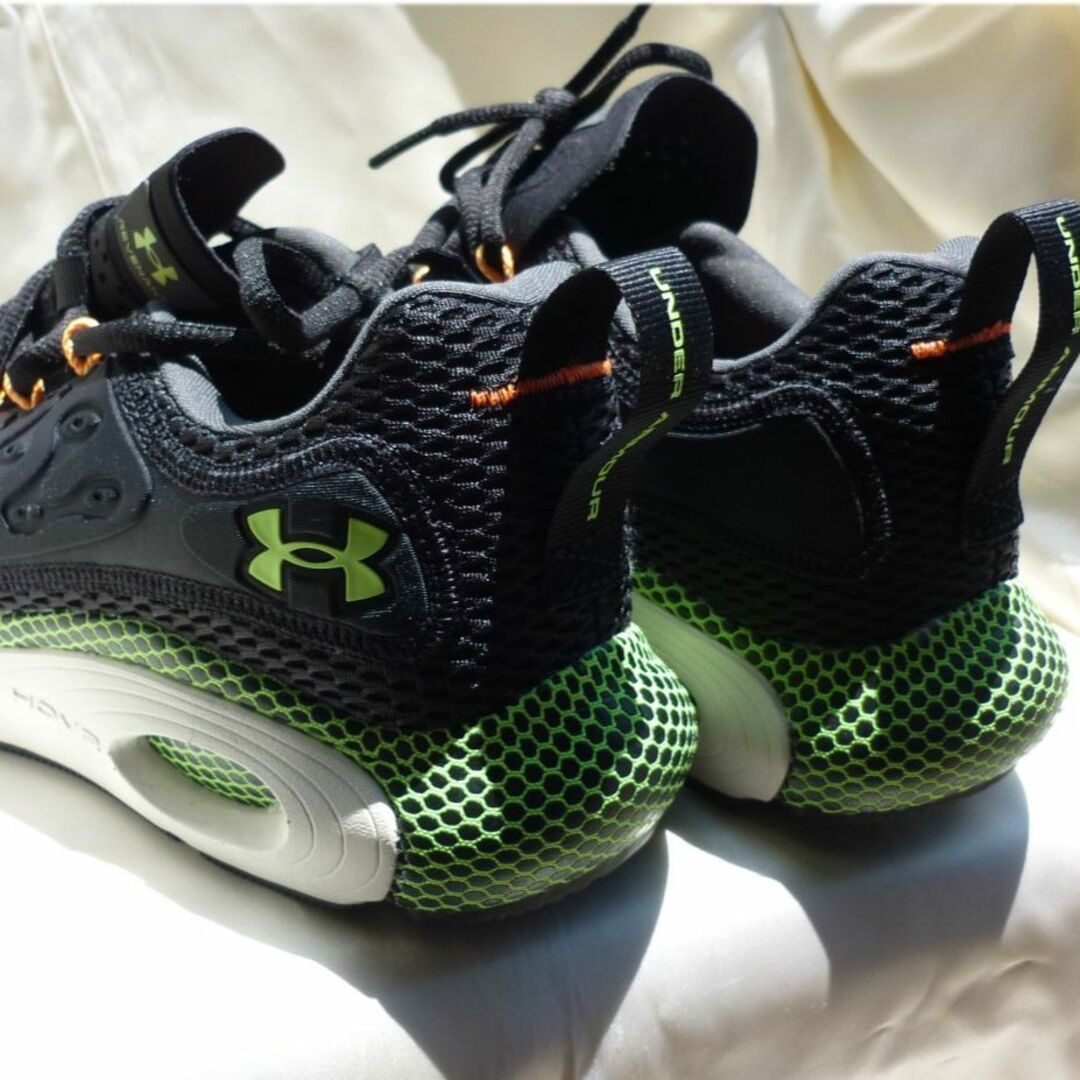 UNDER ARMOUR(アンダーアーマー)の定価12100円新品27cm /HOVR Revenantホバースニーカー メンズの靴/シューズ(スニーカー)の商品写真