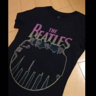 ビートルズ(THE BEATLES)のビートルズブラックデザインT(Tシャツ(半袖/袖なし))