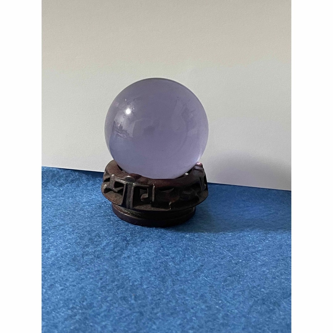 クリスタル球　薄い紫色 エンタメ/ホビーの美術品/アンティーク(その他)の商品写真