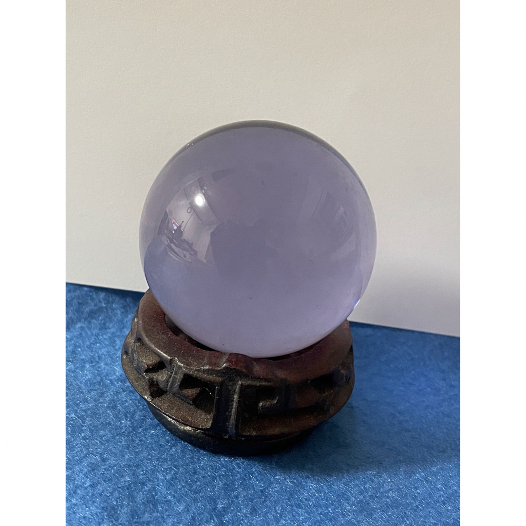 クリスタル球　薄い紫色 エンタメ/ホビーの美術品/アンティーク(その他)の商品写真