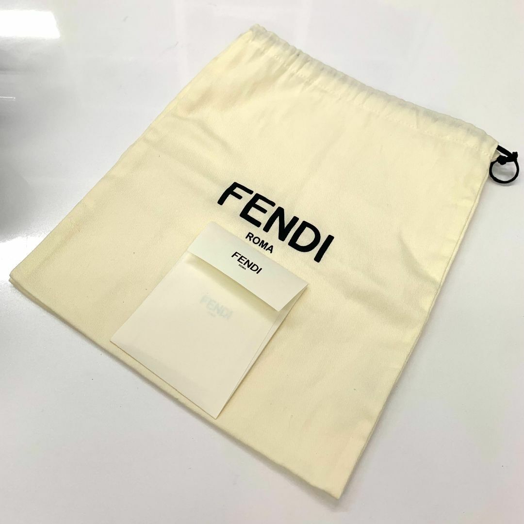 FENDI(フェンディ)の7353 フェンディ レザー メタルロゴ フラットサンダル ブラック レディースの靴/シューズ(サンダル)の商品写真