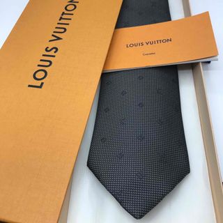 ルイヴィトン(LOUIS VUITTON)の【ルイ・ヴィトン ネクタイ】未使用級！L Vロゴ×さりげないお洒落なデザイン(ネクタイ)