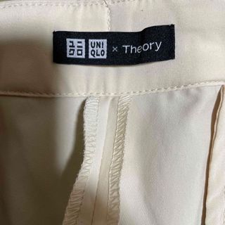 ユニクロ(UNIQLO)のUNIQLO✖️theory感動タックパンツストレッチLサイズ(カジュアルパンツ)