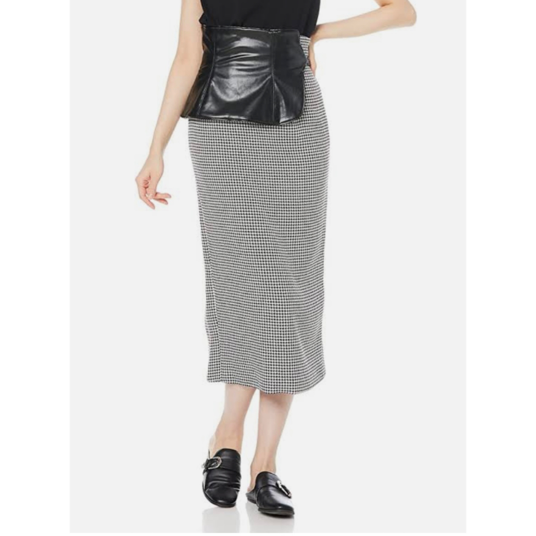 Lily Brown(リリーブラウン)のビット付リバーシブルベルトタイトスカート レディースのスカート(ロングスカート)の商品写真