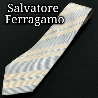サルヴァトーレフェラガモ(Salvatore Ferragamo)のフェラガモ レジメンタル オフホワイト＆ブルー ネクタイ A105-A13(ネクタイ)
