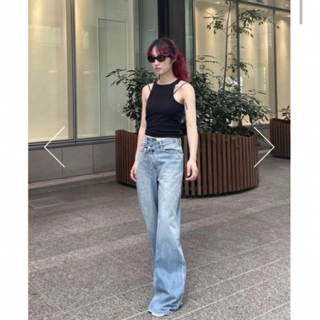 moussy(マウジー)のMOUSSY CROSS WAIST WIDE STRAIGHT レディースのパンツ(デニム/ジーンズ)の商品写真