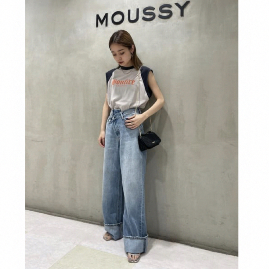 moussy(マウジー)のMOUSSY CROSS WAIST WIDE STRAIGHT レディースのパンツ(デニム/ジーンズ)の商品写真