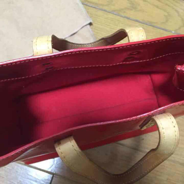 LOUIS VUITTON(ルイヴィトン)のルイヴィトン ヴェルニ リードPM 赤 レディースのバッグ(ハンドバッグ)の商品写真