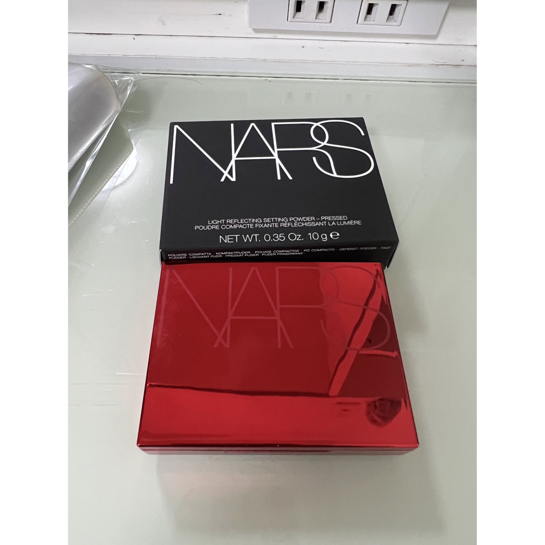 NARS(ナーズ)のNARSナーズ パウダーブラシ#13 ライトリフレクティングセッティングパウダー コスメ/美容のメイク道具/ケアグッズ(チーク/フェイスブラシ)の商品写真